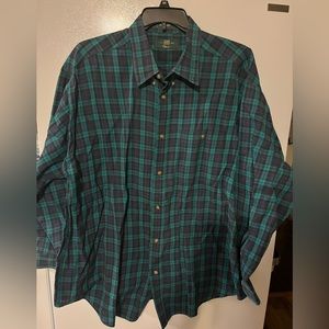 Or is men’s XXL green and blue plaid button down‎ , one button broke in half